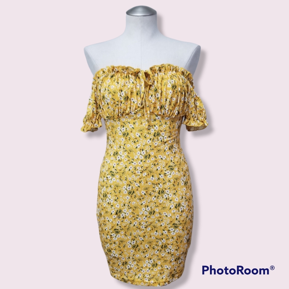 NWT Off Shoulder Tie Front Bodycon Floral Dress